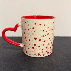 Bay Island red pink heart pattern stoneware coffee mug red heart shaped handle